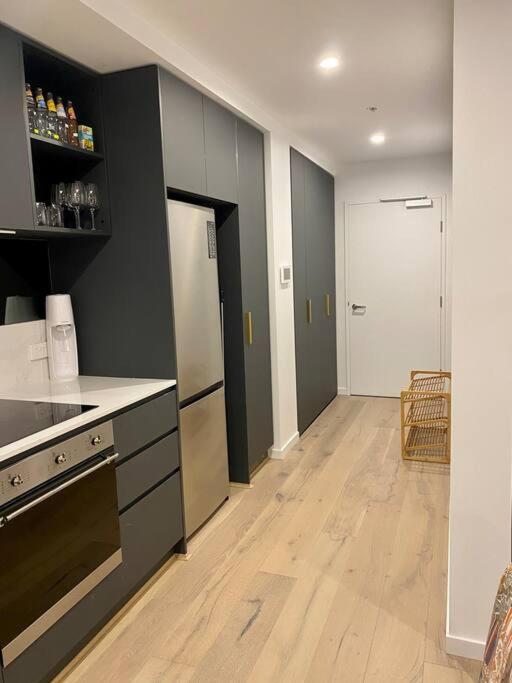 Central Canberra City Apartment With Study And Full Amenities Including Parking Экстерьер фото