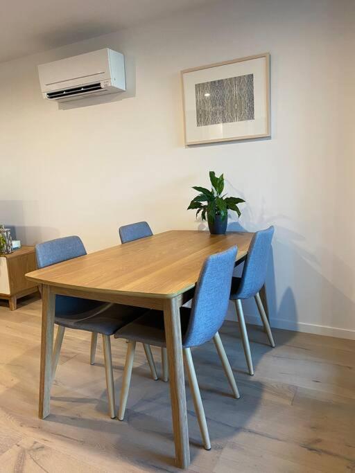 Central Canberra City Apartment With Study And Full Amenities Including Parking Экстерьер фото
